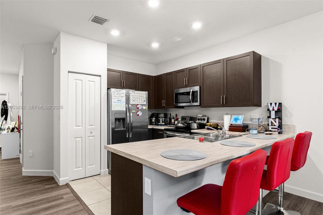 For Rent: $2,950 (3 beds, 2 baths, 1695 Square Feet)