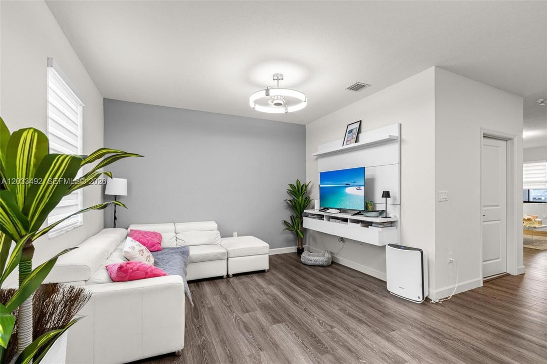 For Rent: $2,950 (3 beds, 2 baths, 1695 Square Feet)