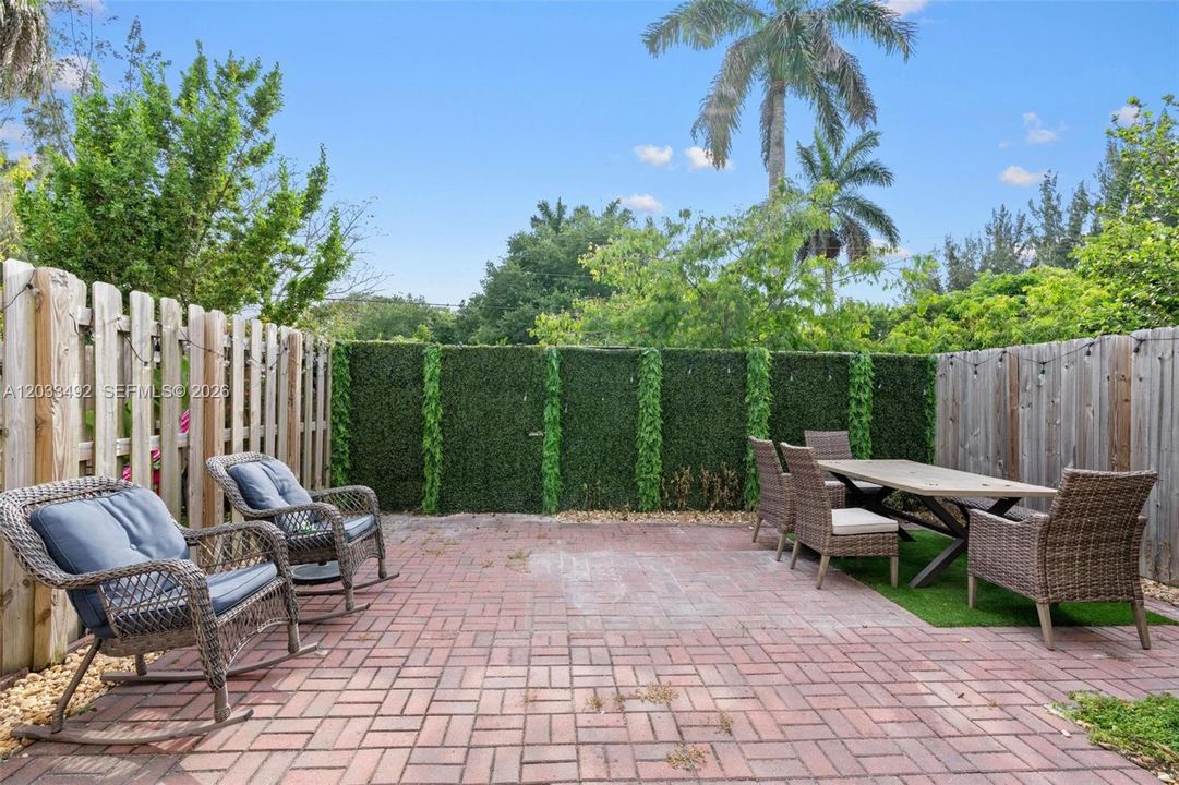 For Rent: $2,950 (3 beds, 2 baths, 1695 Square Feet)