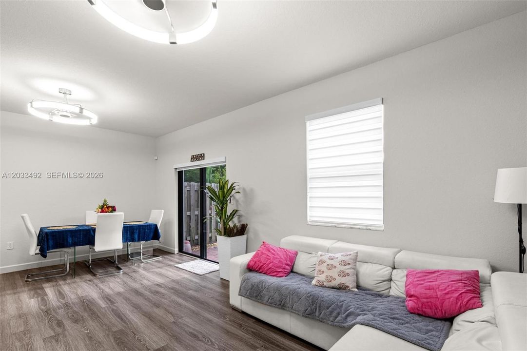 For Rent: $2,950 (3 beds, 2 baths, 1695 Square Feet)