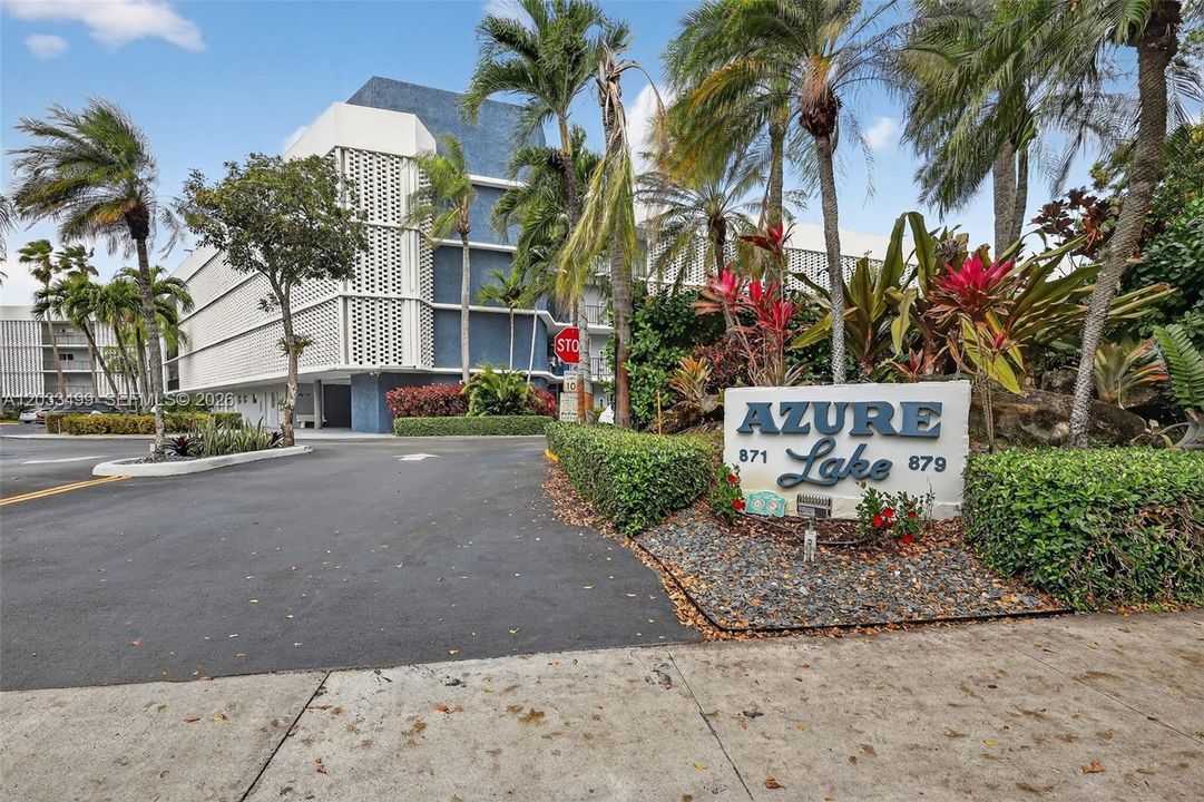 For Sale: $449,000 (3 beds, 2 baths, 1954 Square Feet)