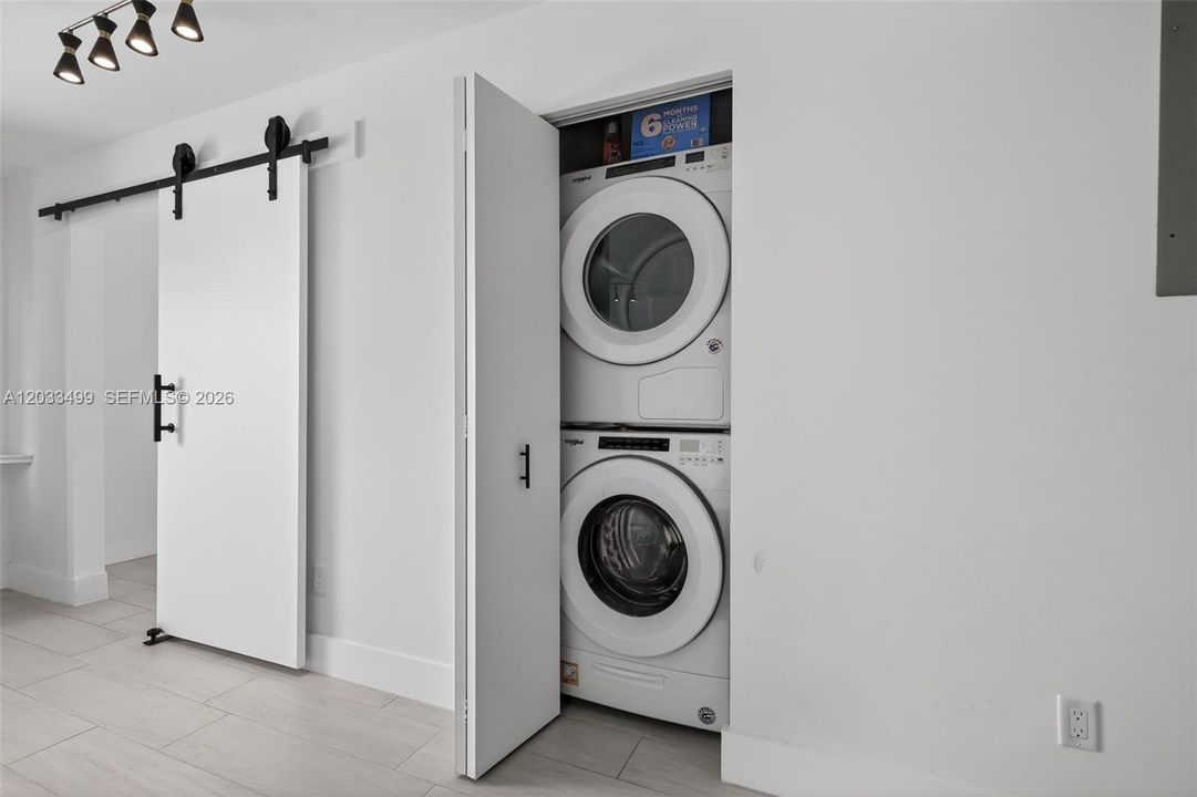 For Sale: $449,000 (3 beds, 2 baths, 1954 Square Feet)