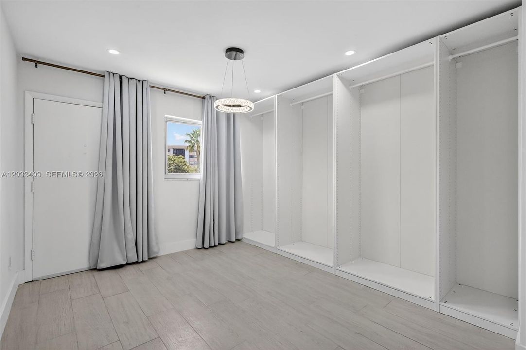 For Sale: $449,000 (3 beds, 2 baths, 1954 Square Feet)