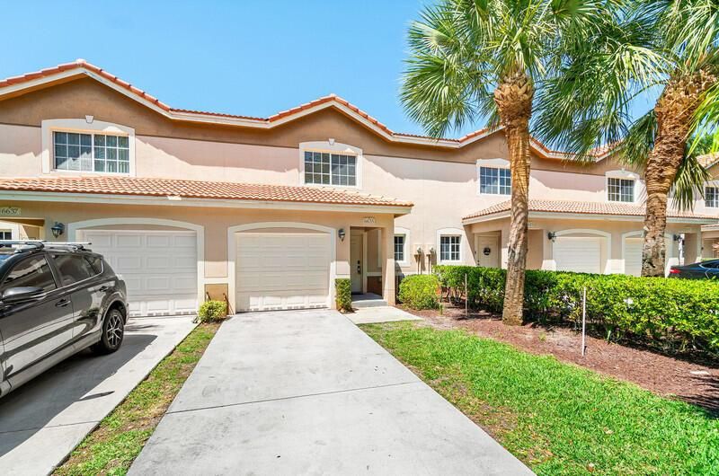 spacious driveway