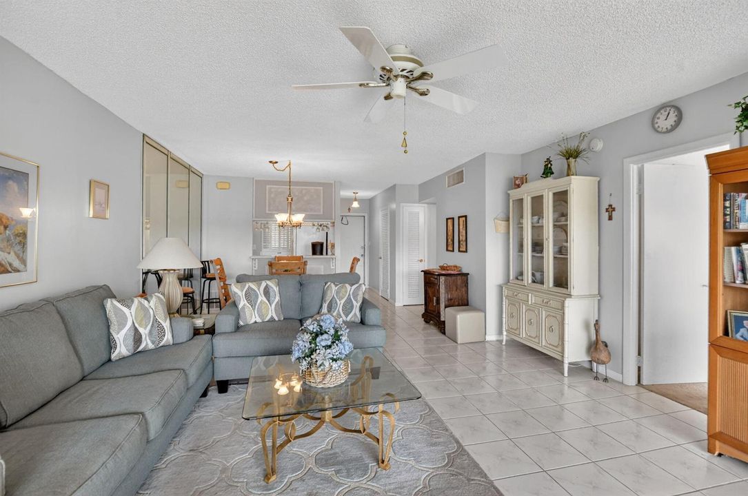 LIVING/DINING ROOM