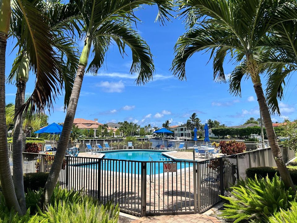 CONDO POOL