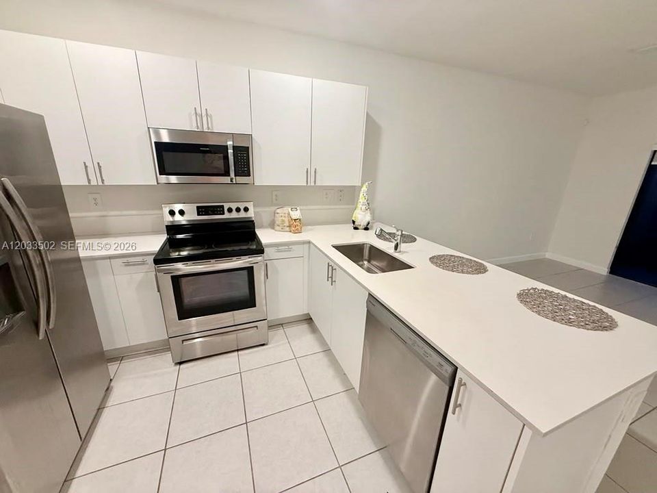 В аренду: $2,900 (3 спален, 2 ванн, 1697 Квадратных фут)