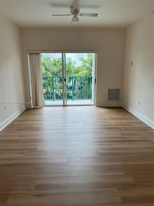For Rent: $2,300 (1 beds, 1 baths, 652 Square Feet)