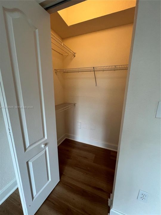 For Rent: $2,300 (1 beds, 1 baths, 652 Square Feet)