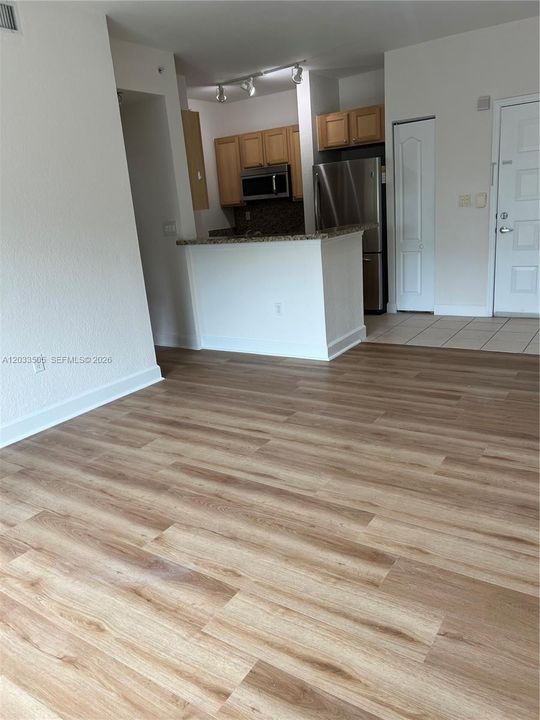 For Rent: $2,300 (1 beds, 1 baths, 652 Square Feet)