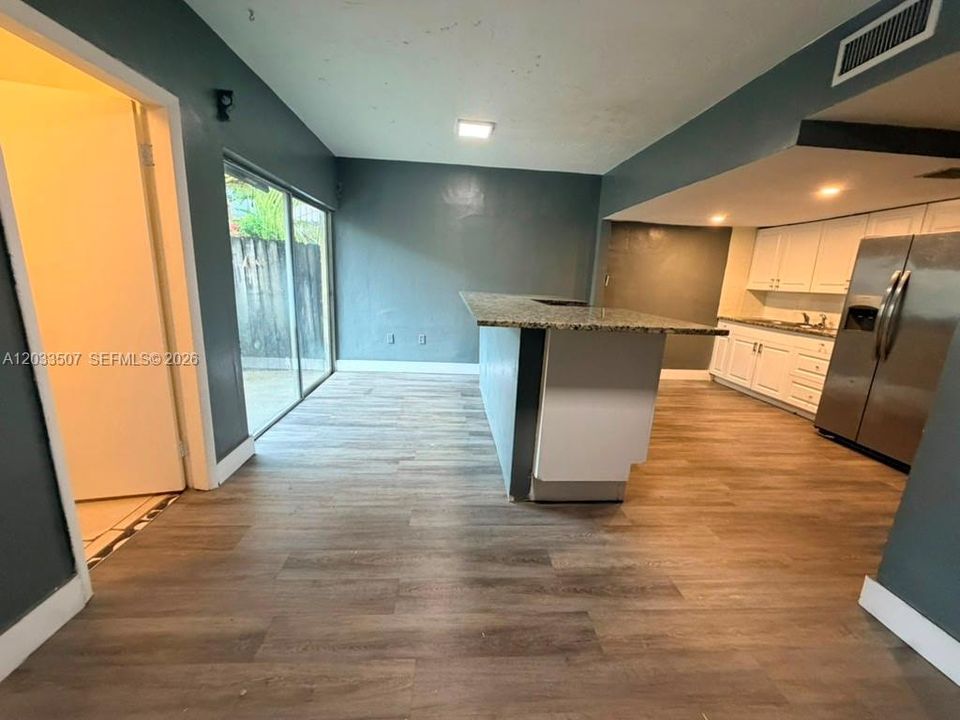For Sale: $250,000 (2 beds, 2 baths, 1200 Square Feet)