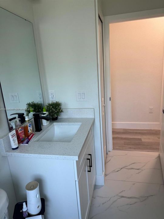 En Venta: $450,000 (4 camas, 3 baños, 1679 Pies cuadrados)