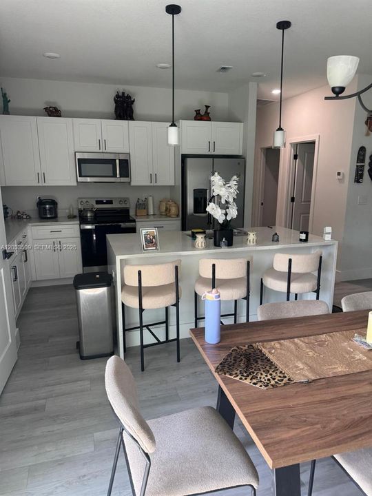 En Venta: $450,000 (4 camas, 3 baños, 1679 Pies cuadrados)
