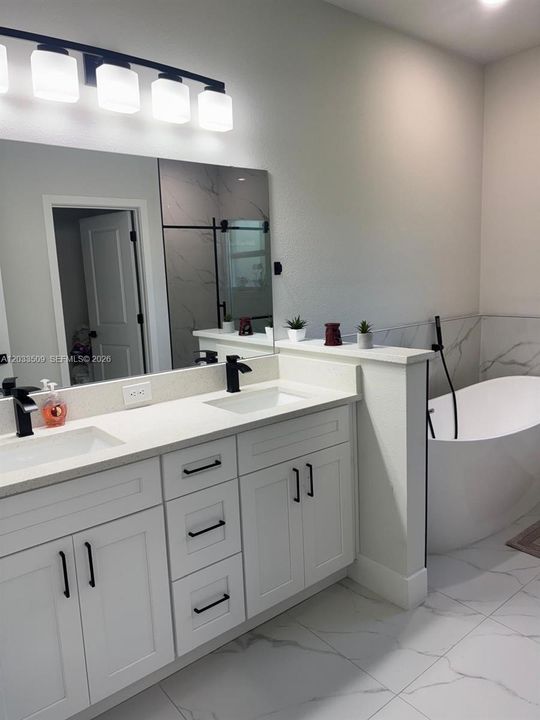 En Venta: $450,000 (4 camas, 3 baños, 1679 Pies cuadrados)