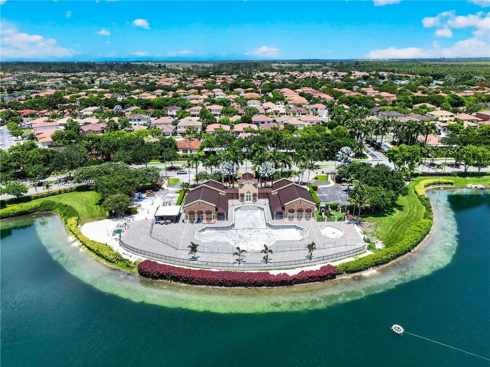 For Sale: $329,900 (2 beds, 2 baths, 1258 Square Feet)