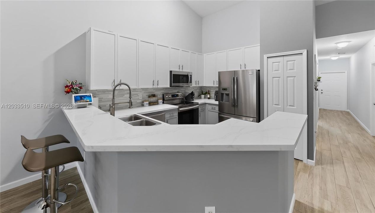 For Sale: $329,900 (2 beds, 2 baths, 1258 Square Feet)