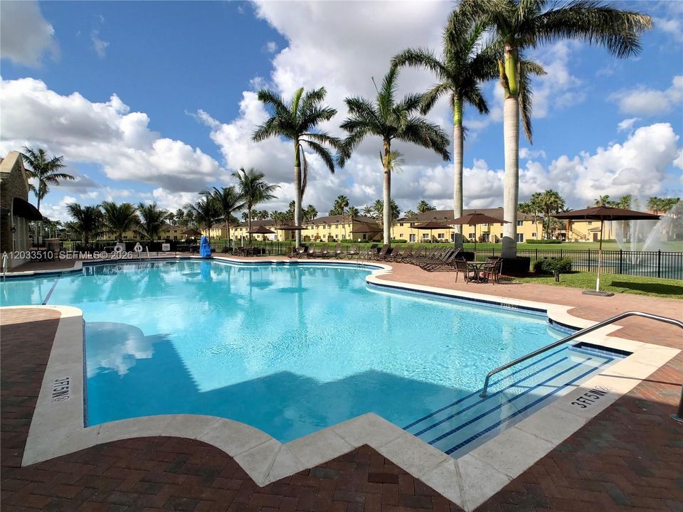 For Sale: $329,900 (2 beds, 2 baths, 1258 Square Feet)
