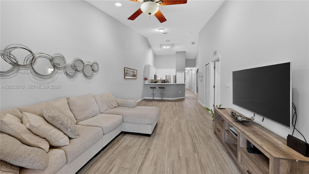 For Sale: $329,900 (2 beds, 2 baths, 1258 Square Feet)