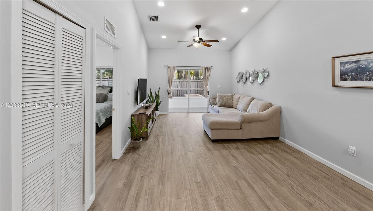 For Sale: $329,900 (2 beds, 2 baths, 1258 Square Feet)