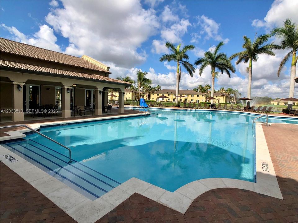 For Sale: $329,900 (2 beds, 2 baths, 1258 Square Feet)