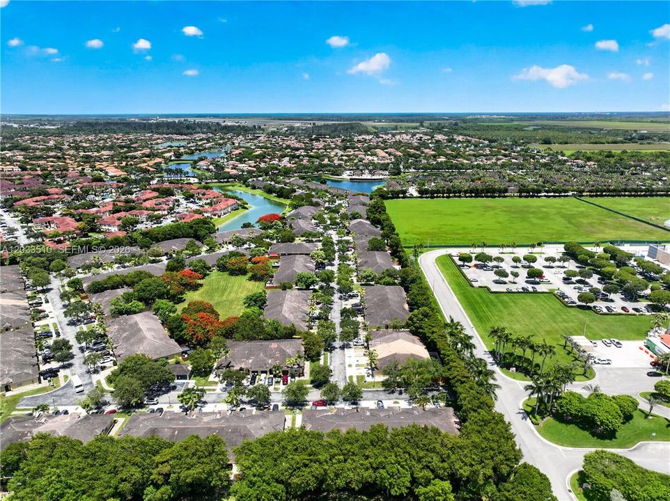 For Sale: $329,900 (2 beds, 2 baths, 1258 Square Feet)