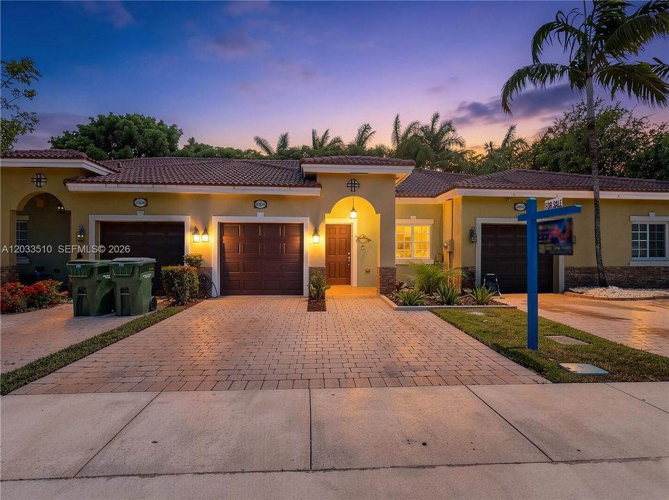 For Sale: $329,900 (2 beds, 2 baths, 1258 Square Feet)