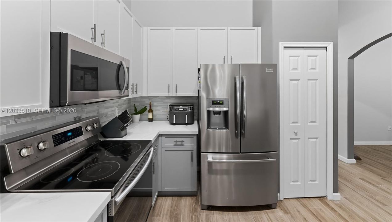 For Sale: $329,900 (2 beds, 2 baths, 1258 Square Feet)