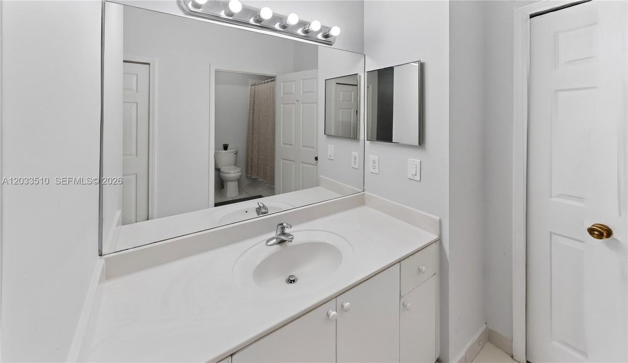 For Sale: $329,900 (2 beds, 2 baths, 1258 Square Feet)