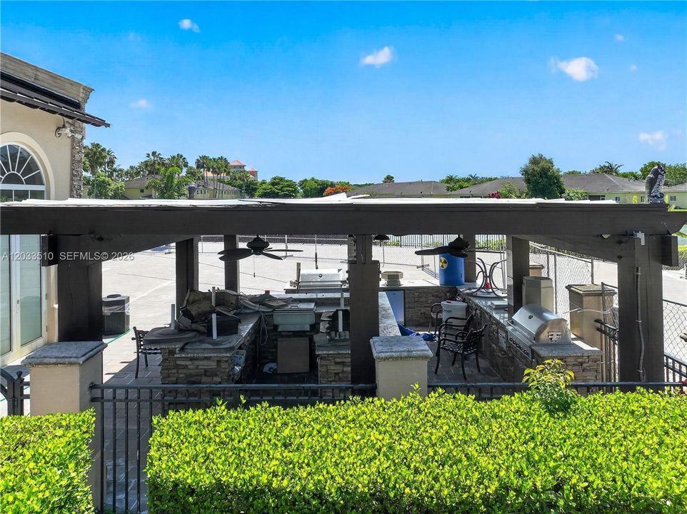 For Sale: $329,900 (2 beds, 2 baths, 1258 Square Feet)