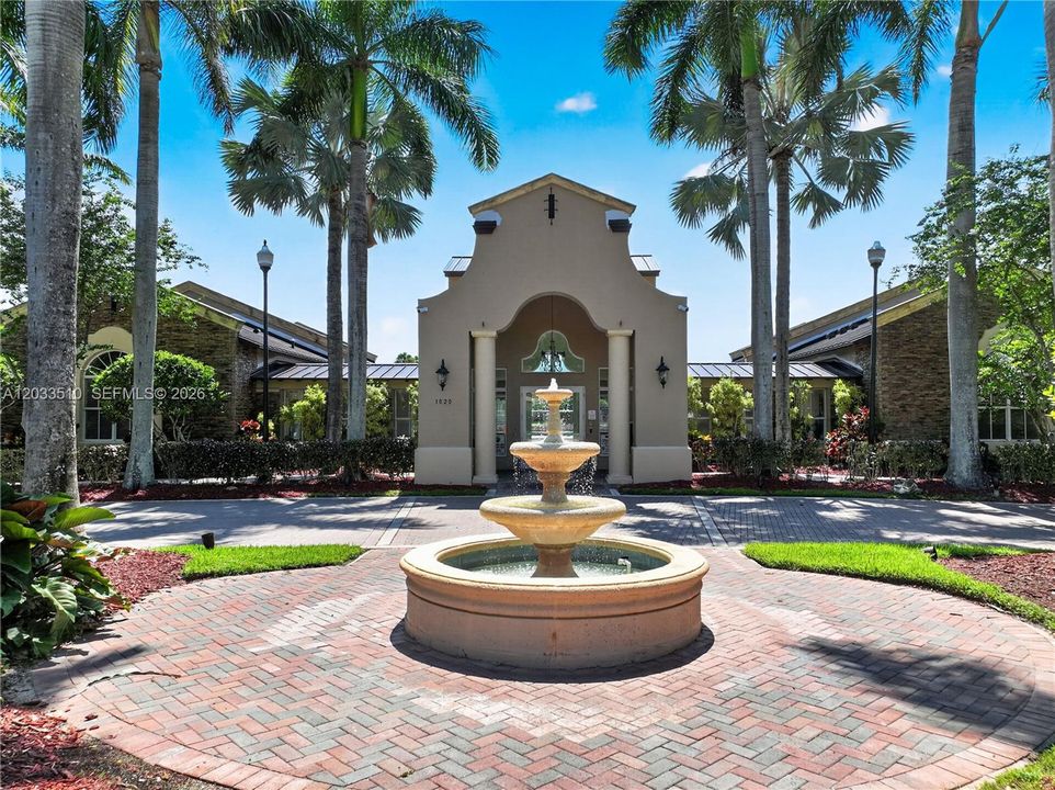 For Sale: $329,900 (2 beds, 2 baths, 1258 Square Feet)