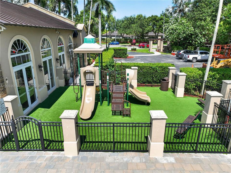 For Sale: $329,900 (2 beds, 2 baths, 1258 Square Feet)