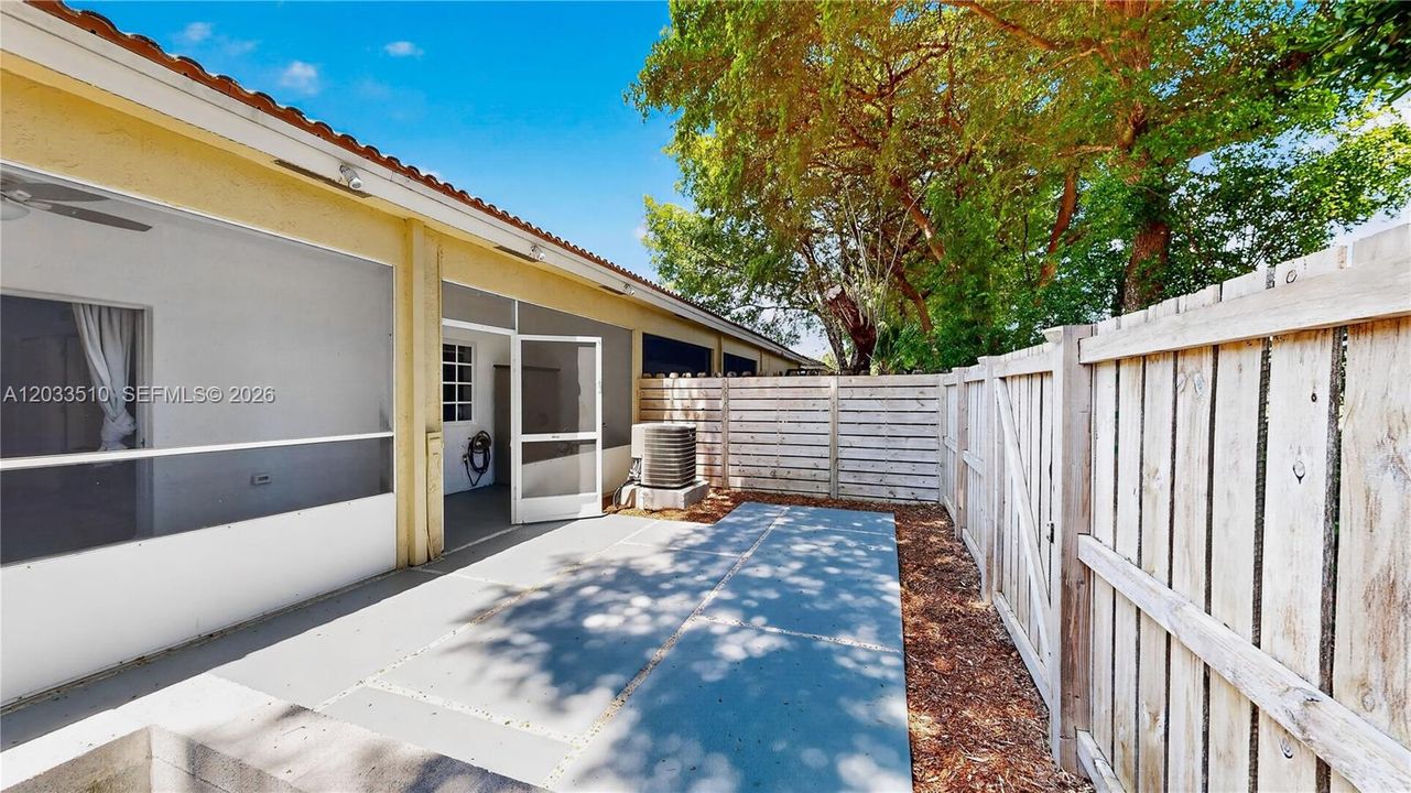 For Sale: $329,900 (2 beds, 2 baths, 1258 Square Feet)