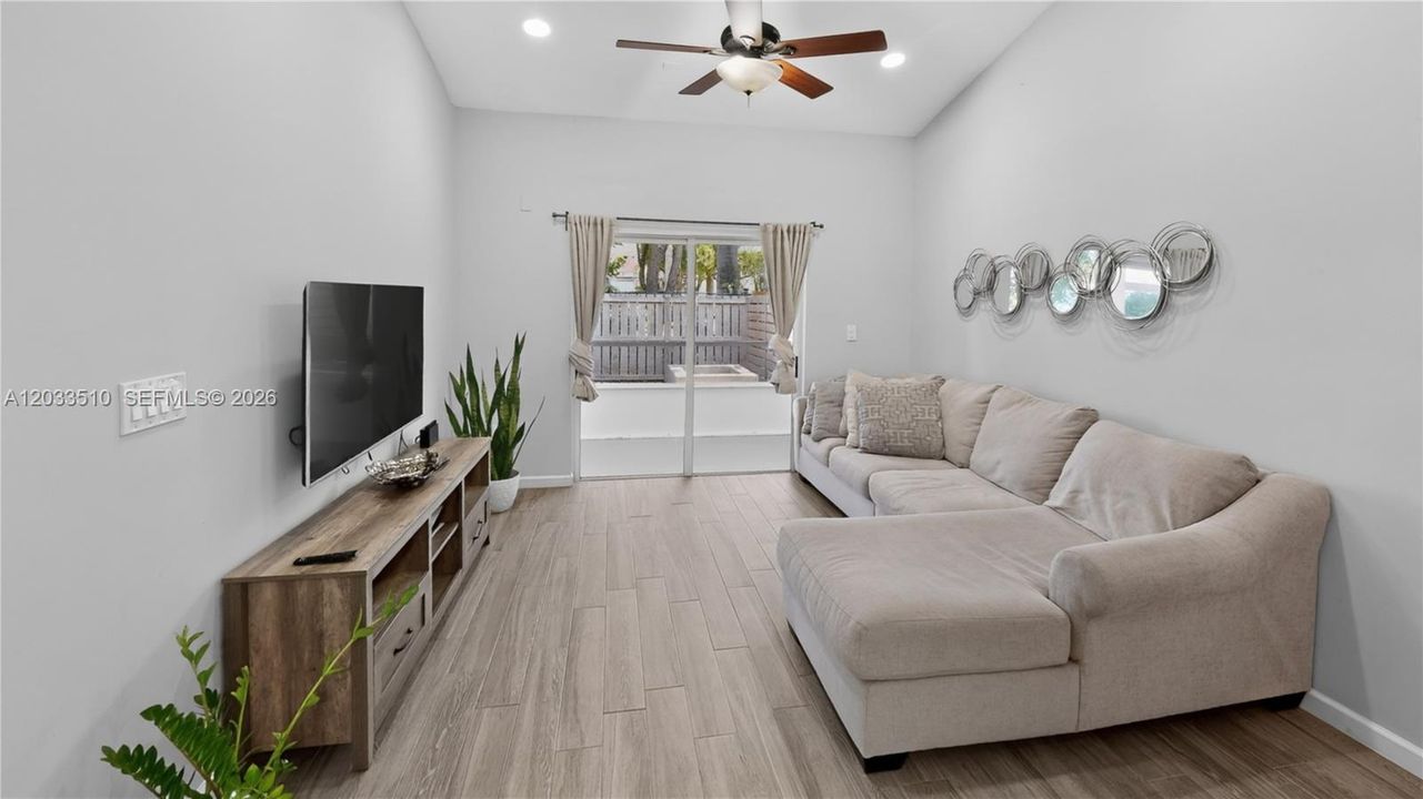 For Sale: $329,900 (2 beds, 2 baths, 1258 Square Feet)