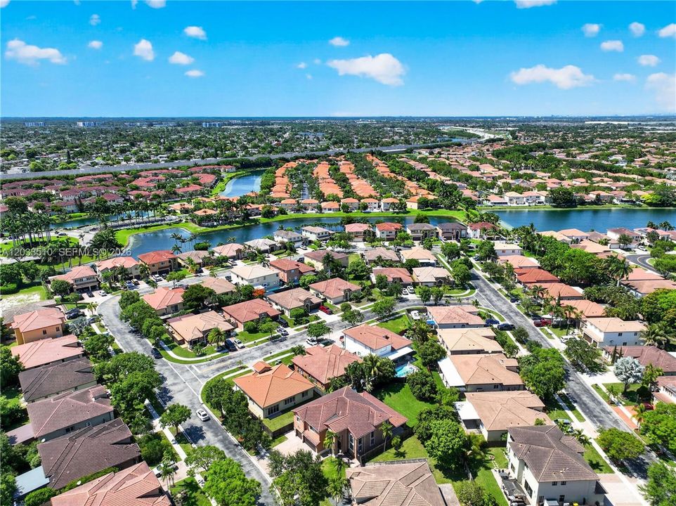 For Sale: $329,900 (2 beds, 2 baths, 1258 Square Feet)