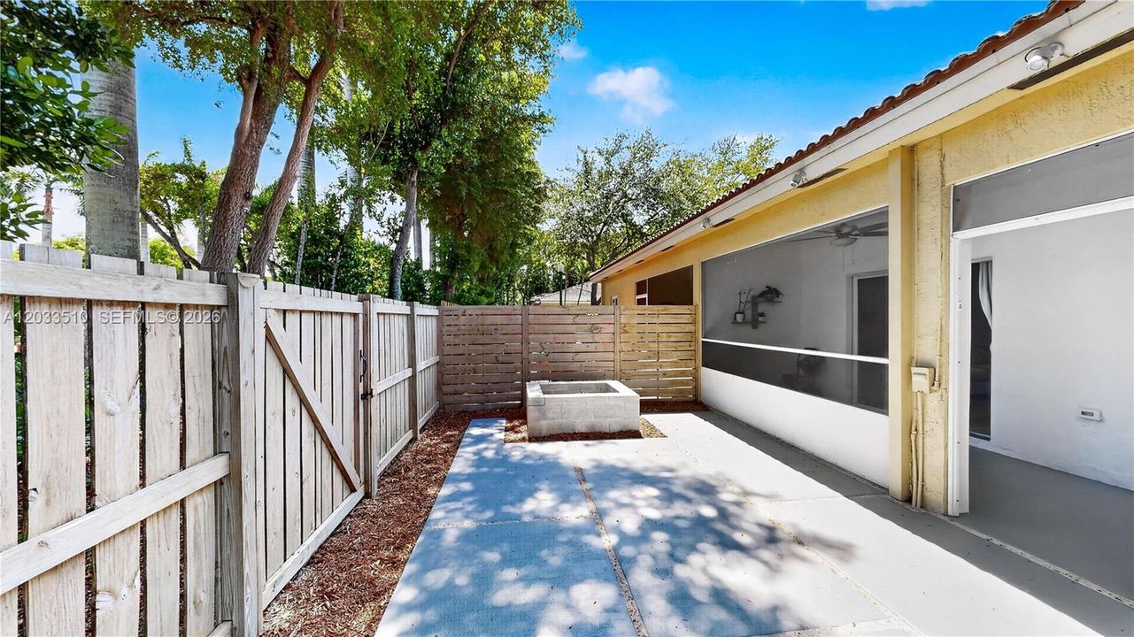 For Sale: $329,900 (2 beds, 2 baths, 1258 Square Feet)