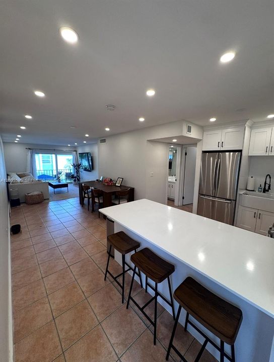 For Rent: $2,850 (2 beds, 2 baths, 1010 Square Feet)