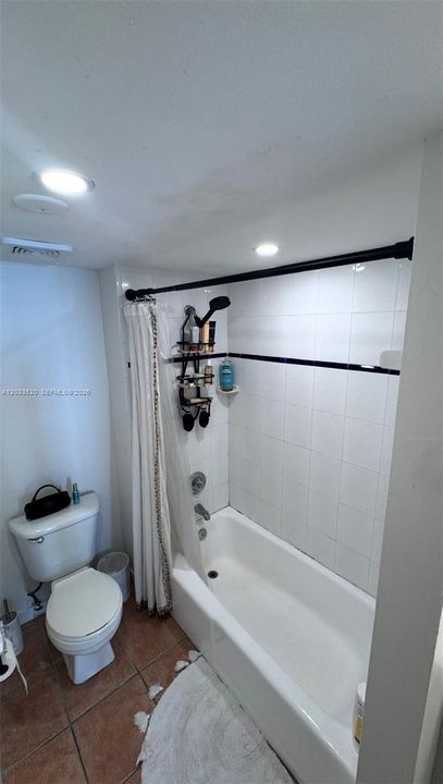 For Rent: $2,850 (2 beds, 2 baths, 1010 Square Feet)