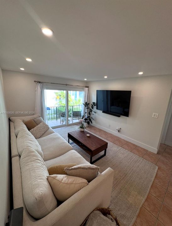 For Rent: $2,850 (2 beds, 2 baths, 1010 Square Feet)