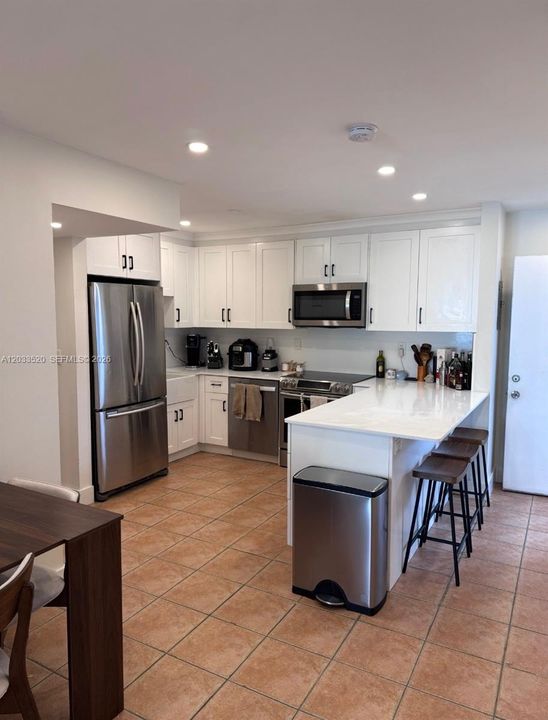 For Rent: $2,850 (2 beds, 2 baths, 1010 Square Feet)