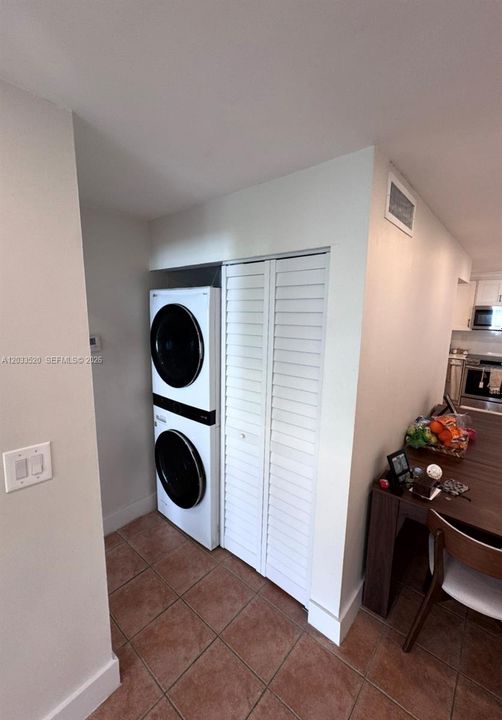 For Rent: $2,850 (2 beds, 2 baths, 1010 Square Feet)
