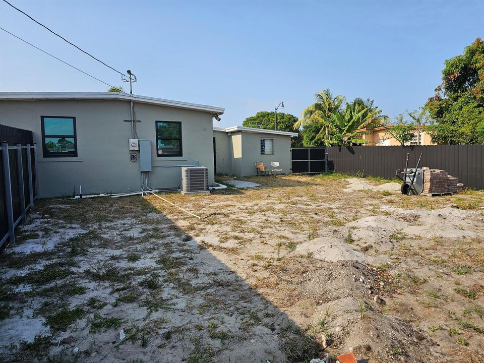 3 bedrooms yard 2