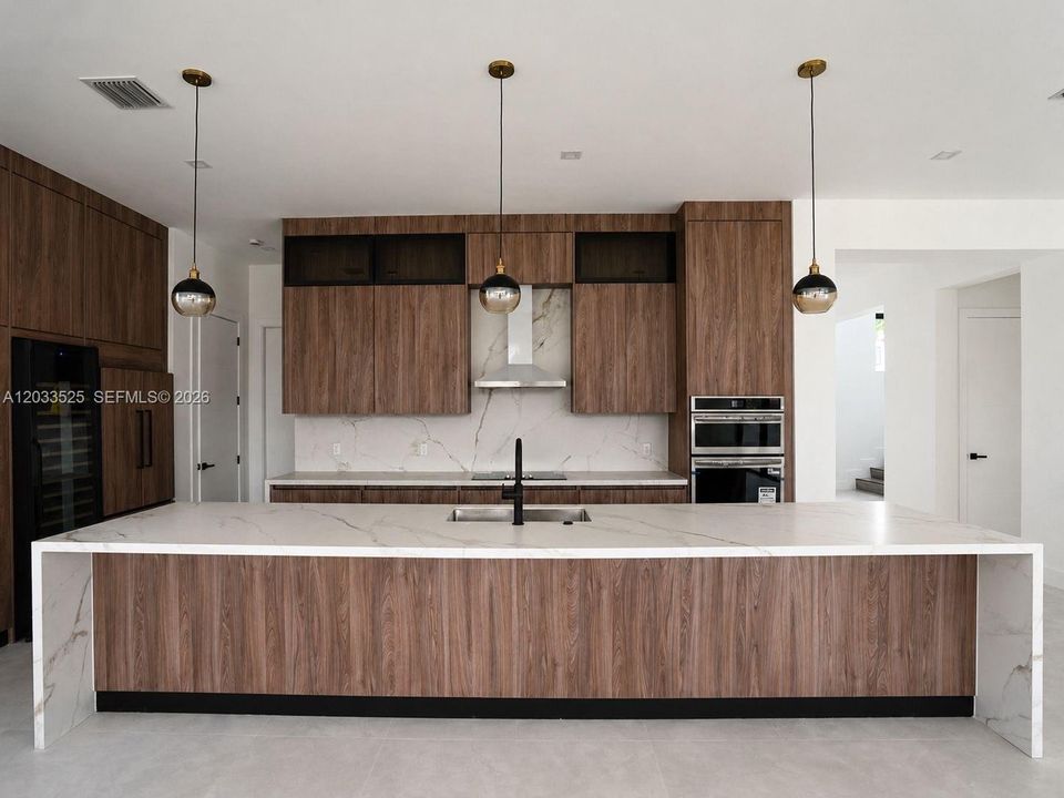 В аренду: $9,990 (4 спален, 4 ванн, 3079 Квадратных фут)
