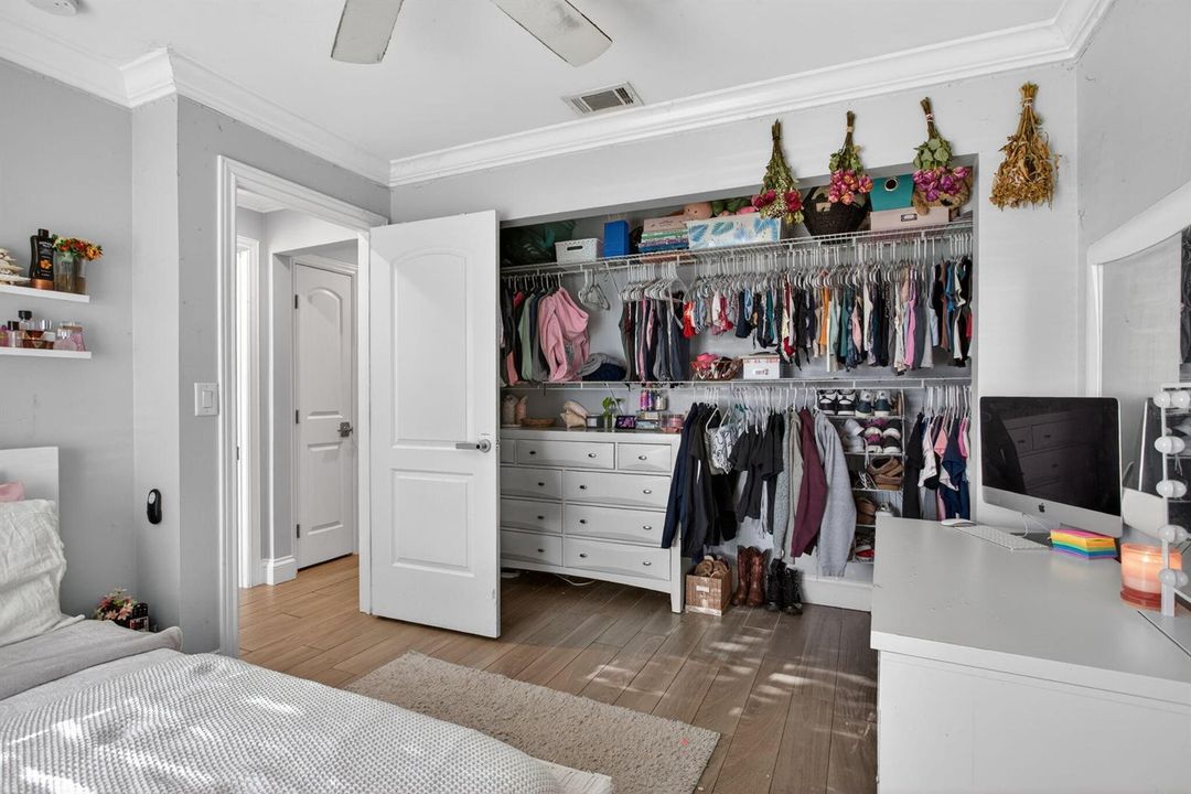 5120bedroomcloset
