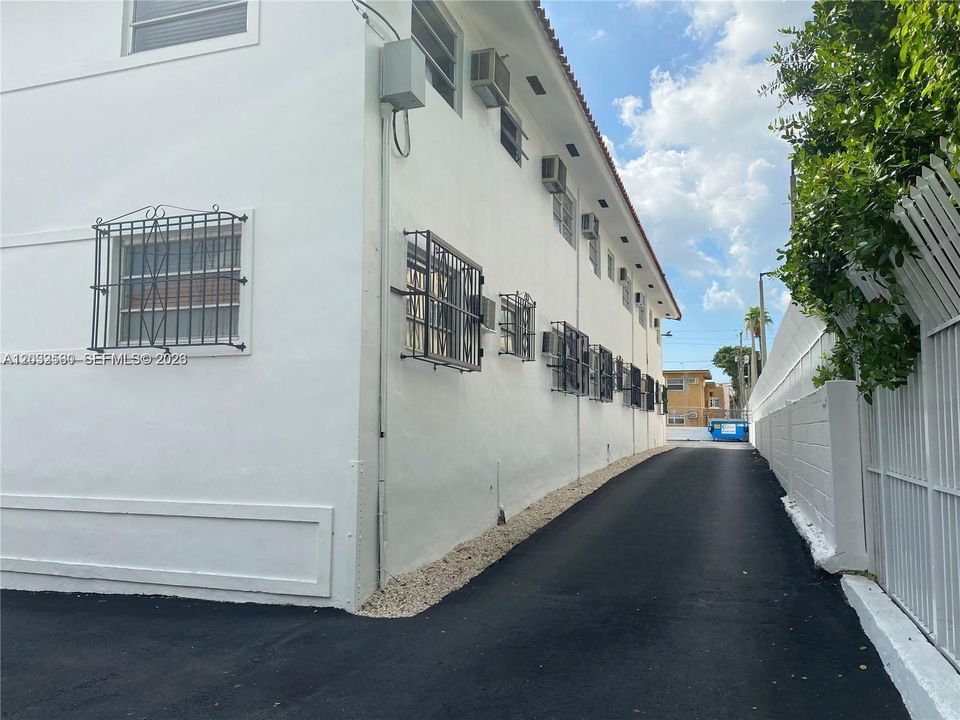 For Rent: $2,000 (2 beds, 1 baths, 5312 Square Feet)