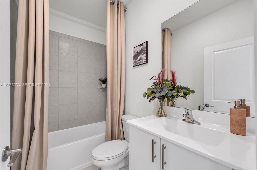 En Venta: $419,900 (3 camas, 2 baños, 1393 Pies cuadrados)