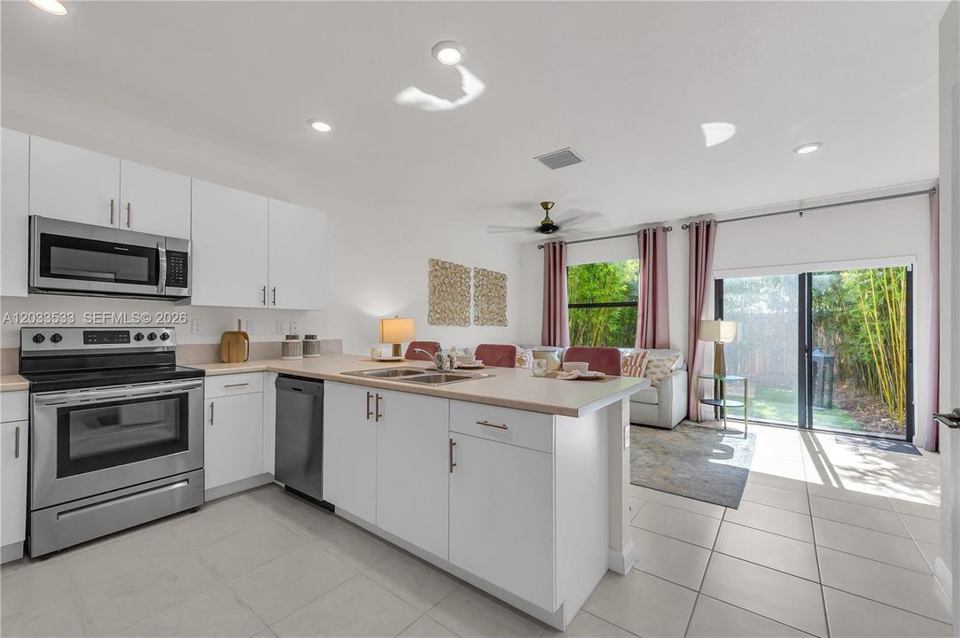 En Venta: $419,900 (3 camas, 2 baños, 1393 Pies cuadrados)
