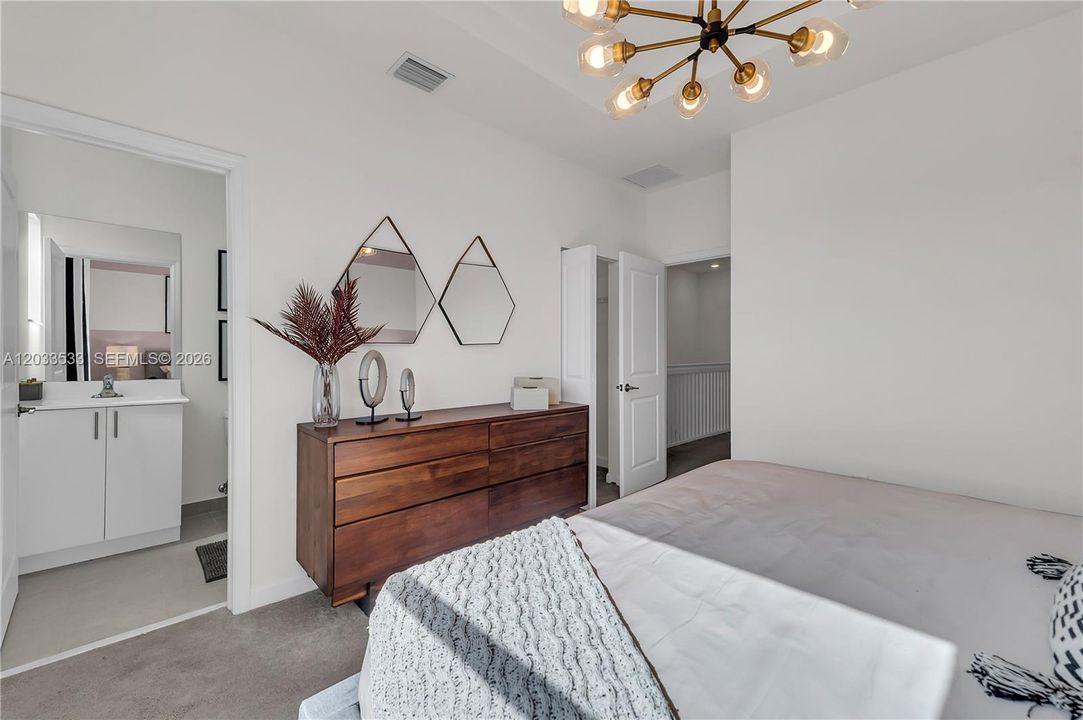 En Venta: $419,900 (3 camas, 2 baños, 1393 Pies cuadrados)