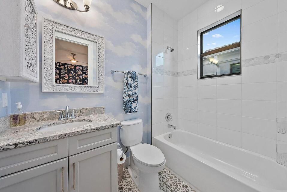 Ensuite Bathroom 3