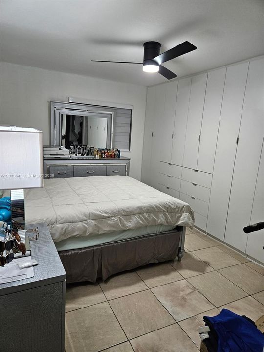 For Sale: $215,000 (1 beds, 1 baths, 587 Square Feet)