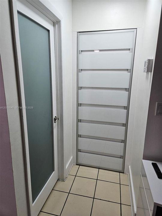 For Sale: $215,000 (1 beds, 1 baths, 587 Square Feet)